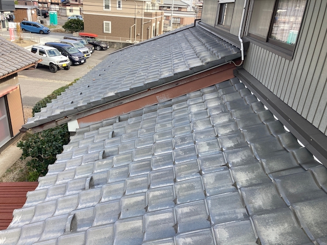 広い範囲の漆喰が劣化